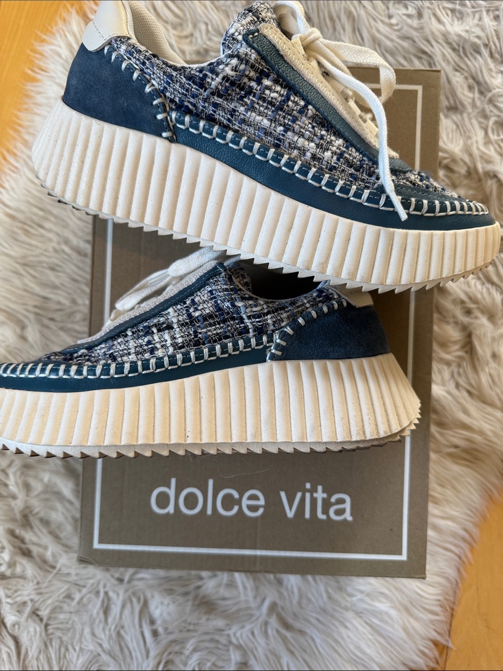 Dolce Vita Women’s Dolen Blue & White Tweed Lace-Up big Sneakers.   Like New!!